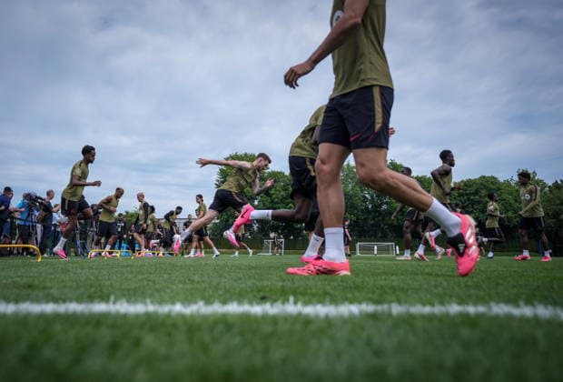 June 15, 2026, Vancouver, Bc, CANADA: Canada s Ali Ahmed, back left, and Joel Waterman, back centre, participate in a FIFA World Cup, WM, Weltmeisterschaft, Fussball soccer training session, in Vancouver, on Monday, June 15, 2026. Canada News - June 15, 2026  - ZUMAc35_ 20260615_zaf_c35_070 Copyright: xDarrylxDyckx