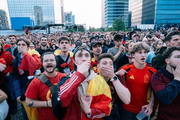 Supporters reacts as Belgian took a goal in the first half of a soccer game between Belgian national team, Nationalteam Red Devils and Egypt, on a big screen in Brussels, on Monday 15 June 2026, the first game in the group stage of the FIFA World Cup, WM, Weltmeisterschaft, Fussball 2026 in the United States of America. The Diables Rouges - Rode Duivels were drawn into Group G. MARIUS BURGELMAN MariusxBurgelman  x177813140x