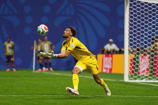 June 15, 2026, Atlanta, Georgia, United States of America: Goalkeeper VOZINHA (1) of Cape Verde catches the ball during the Spain Vs Cabo Verde First Stage Group H match in ATLANTA, Georgia. Match ends in a draw 0-0. Atlanta United States of America - ZUMAg276 20260615_zsp_g276_003 Copyright: xMalachixGabrielx