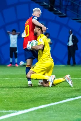 June 12, 2026, Atlanta, Georgia, USA: Cape Verde goalkeeper Vozinha (1) stops a goal as Cabo Verde plays against Spain during their First Stage Group H match for the 2026 FIFA World Cup, WM, Weltmeisterschaft, Fussball in ATLANTA, Georgia. The game ends in a draw 0:0. Atlanta USA - ZUMAa161 20260612_aaa_a161_095 Copyright: xWalterxArcex
