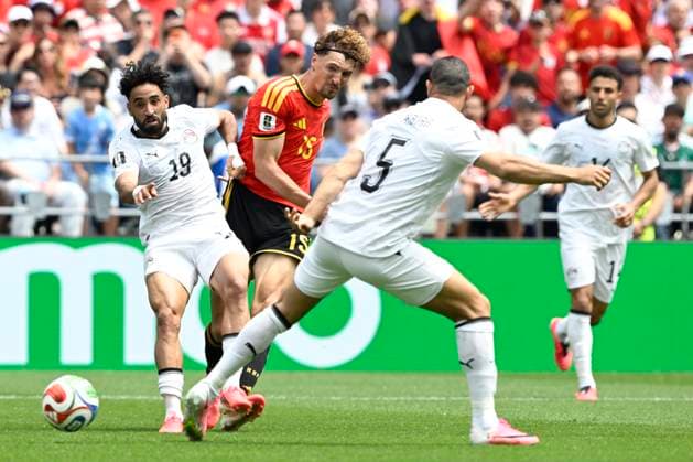 Belgium vs Egypt - 2026 FIFA World Cup, WM, Weltmeisterschaft, Fussball SEATTLE, USA - JUNE 15 : Meunier Thomas defender of Belgium shoots under pressure of Attia Marwan midfielder of Egypt during the FIFA World Cup 2026 Group G match between Belgium and Egypt at the Lumen Field stadium on June 15, 2026 in Seattle, USA, 15 06 2026 Seattle United States of America  Copyright: xNicoxVereeckenx