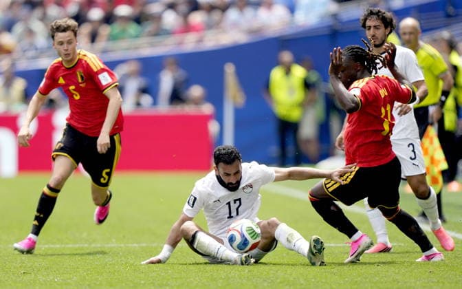 FIFA World Cup, WM, Weltmeisterschaft, Fussball 2026 - Group G - Belgium vs Egypt Jeremy Doku (R) of Belgium in action against Mohanad Lasheen (C) of Egypt during the FIFA World Cup 2026 group stage match Belgium against Egypt, in Seattle, USA, 15 June 2026. SEATTLE United States  Copyright: xSTEPHENxBRASHEARx