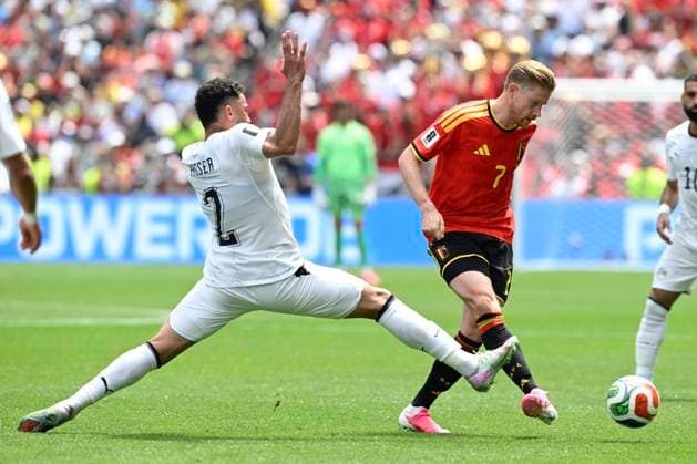 Belgium vs Egypt - 2026 FIFA World Cup, WM, Weltmeisterschaft, Fussball SEATTLE, USA - JUNE 15 : De Bruyne Kevin forward of Belgium and Ibrahim Yasser defender of Egypt battle for the ball during the FIFA World Cup 2026 Group G match between Belgium and Egypt at the Lumen Field stadium on June 15, 2026 in Seattle, USA, 15 06 2026 Seattle United States of America  Copyright: xNicoxVereeckenx