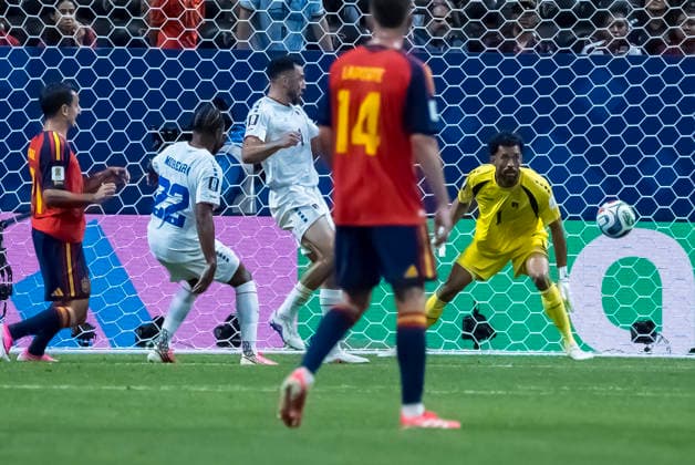 June 12, 2026, Atlanta, Georgia, USA: Cape Verde goalkeeper Vozinha (1) stops a goal as Cabo Verde plays against Spain during their First Stage Group H match for the 2026 FIFA World Cup, WM, Weltmeisterschaft, Fussball in ATLANTA, Georgia. The game ends in a draw 0:0. Atlanta USA - ZUMAa161 20260612_aaa_a161_153 Copyright: xWalterxArcex