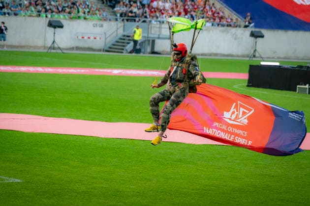 Im Saarbrücker Ludwigsparkstadion beginnen die Nationalen Spiele der Special Olympics am Montag (15. Juni 2026). Die feierliche Eröffnung der Spiele wird live im Fernsehen gesendet und gibt den Startschuss für Wettkämpfe von mehr als 4000 Athleten.
