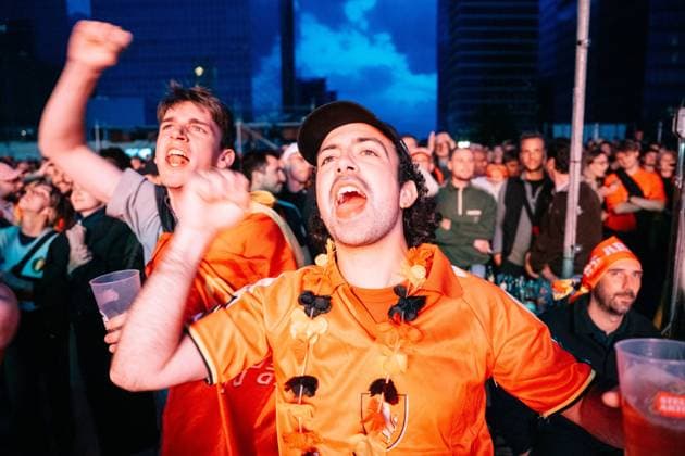 Supporters react during a soccer game between Belgian national team, Nationalteam Red Devils and Egypt, on a big screen in Brussels, on Monday 15 June 2026, the first game in the group stage of the FIFA World Cup, WM, Weltmeisterschaft, Fussball 2026 in the United States of America. The Diables Rouges - Rode Duivels were drawn into Group G. MARIUS BURGELMAN MariusxBurgelman  x177815466x