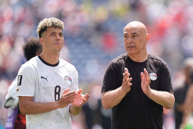 Belgium v Egypt - FIFA World Cup, WM, Weltmeisterschaft, Fussball 2026 - Group G SEATTLE, UNITED STATES - JUNE 15: Emam Ashour (8) and head coach Hossam Hassan of Egypt greet the fans after the 2026 FIFA World Cup First Stage Group G match between Belgium and Egypt at Lumen Field (Seattle Stadium) in Seattle, Washington, United States on June 15, 2026. Ercin Erturk Anadolu Washington United States. Editorial use only. Please get in touch for any other usage.  Copyright: x2026xAnadoluxErcinxErturkx