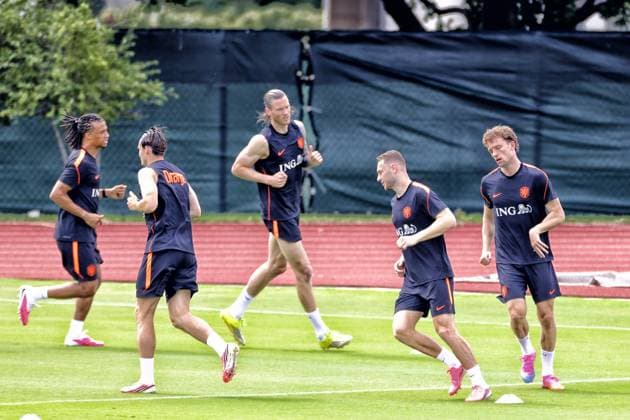 DALLAS, 15-06-2026, Southern Methodist University, World Cup 2026, Netherlands training following yesterday™s match against Japan. Picture shows players making a warming up round Netherlands training in Dallas  x204386806x Copyright: