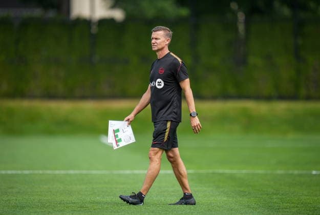 June 15, 2026, Vancouver, Bc, CANADA: Canada head coach Jesse Marsch walks on the field before a FIFA World Cup, WM, Weltmeisterschaft, Fussball soccer training session, in Vancouver, on Monday, June 15, 2026. Canada News - June 15, 2026  - ZUMAc35_ 20260615_zaf_c35_095 Copyright: xDarrylxDyckx