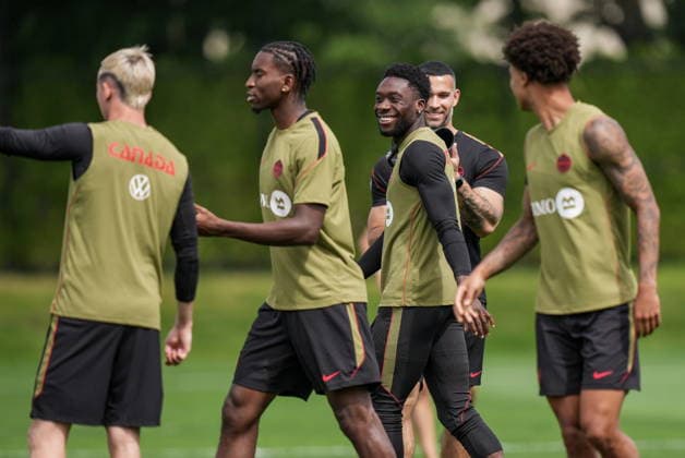 June 15, 2026, Vancouver, Bc, CANADA: Canada s Alphonso Davies, back third left, participates in a FIFA World Cup, WM, Weltmeisterschaft, Fussball soccer training session, in Vancouver, on Monday, June 15, 2026. Canada News - June 15, 2026  - ZUMAc35_ 20260615_zaf_c35_098 Copyright: xDarrylxDyckx