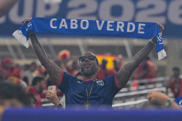 ATLANTA, GA - JUNE 15: Cape Verde fan with a scarf during the FIFA World Cup, WM, Weltmeisterschaft, Fussball 2026 Group H match between Spain and Cape Verde on June 15th, 2026 at Atlanta Stadium in Atlanta, GA. (Photo by Rich von Biberstein Icon Sportswire) SOCCER: JUN 15 FIFA World Cup 26 Group H - Spain vs Cabo Verde EDITORIAL USE ONLY Icon260615073
