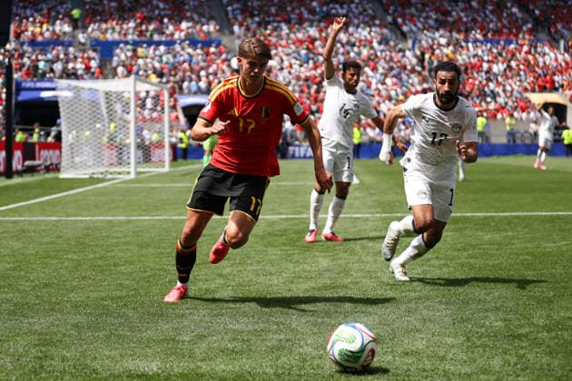 SEATTLE, WA - JUNE 15: Forward Charles De Ketelaere 17 of Belgium and midfielder Mohanad Lashin 17 of Egypt chase after the ball during the FIFA World Cup, WM, Weltmeisterschaft, Fussball 2026 Group G match between Belgium and Egypt on June 15, 2026 at Seattle Stadium in Seattle, Washington. (Photo by Henry Rodenburg Icon Sportswire) SOCCER: JUN 15 FIFA World Cup 26 Group G - Belgium vs Egypt EDITORIAL USE ONLY Icon260615006