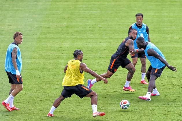 DALLAS, 15-06-2026, Southern Methodist University, World Cup 2026, Netherlands training following yesterday™s match against Japan. Picture shows Noa Lang, Quinten Timber, Memphis Depay, Justin Timber and Brian Brobbey Netherlands training in Dallas  x204387666x Copyright: