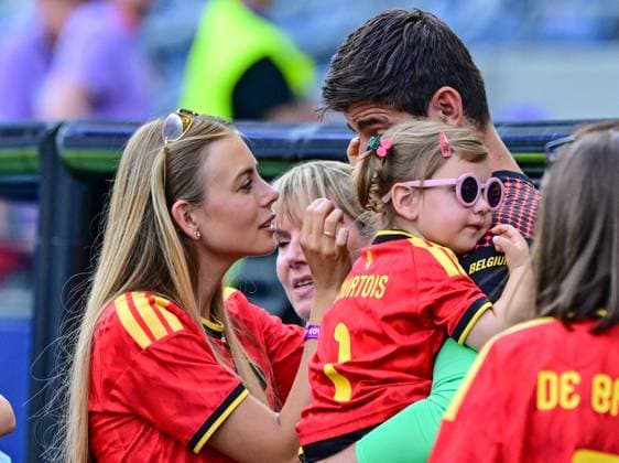 Belgium s goalkeeper Thibaut Courtois and his wife Mishel Gerzig and their daughter Ellie pictured after a soccer game between Belgian national team, Nationalteam Red Devils and Egypt, on Monday 15 June 2026 in Seattle, the first game in the group stage of the FIFA World Cup, WM, Weltmeisterschaft, Fussball 2026 in the United States of America. The Diables Rouges - Rode Duivels were drawn into Group G. DIRKxWAEM  x177817229x
