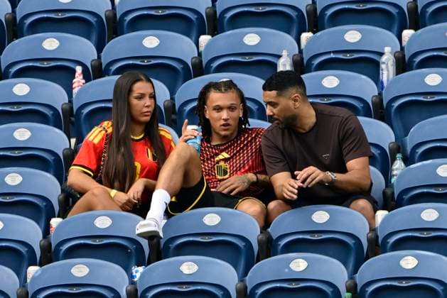 Belgium vs Egypt - 2026 FIFA World Cup, WM, Weltmeisterschaft, Fussball SEATTLE, USA - JUNE 15 : Fernandez-Pardo Matias forward of Belgium with family or friends after the game during the FIFA World Cup 2026 Group G match between Belgium and Egypt at the Lumen Field stadium on June 15, 2026 in Seattle, USA, 15 06 2026 Seattle United States of America  Copyright: xJanxDexMeuleneirx