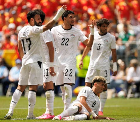 SEATTLE, WASHINGTON - JUNE 15: Omar Marmoush of Egypt organises the wall before a Belgium free kick during the FIFA World Cup, WM, Weltmeisterschaft, Fussball 2026 Group G match between Belgium and Egypt at Seattle Stadium on June 15, 2026 in Seattle, Washington.  Copyright: xMBxMediax