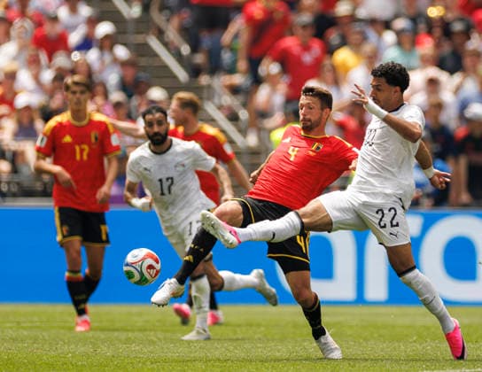SEATTLE, WASHINGTON - JUNE 15: Brandon Mechele of Belgium battles for the ball with Omar Marmoush of Egypt during the FIFA World Cup, WM, Weltmeisterschaft, Fussball 2026 Group G match between Belgium and Egypt at Seattle Stadium on June 15, 2026 in Seattle, Washington.  Copyright: xMBxMediax