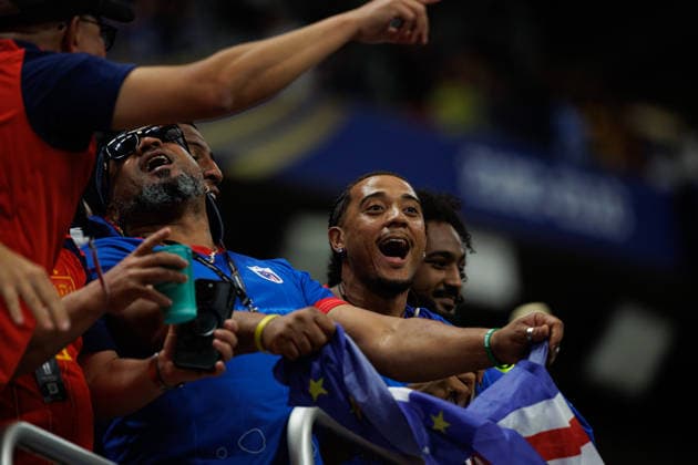 Fans of Cape Verde seen during FIFA World Cup, WM, Weltmeisterschaft, Fussball 2026 game between national teams of Spain and Cabo Verde (Grzegorz Wajda Ball Raw Images) Atlanta Atlanta Stadium USA Copyright: xGrzegorzxWajdax grzegorzwajda_spain_caboverde_2526-56