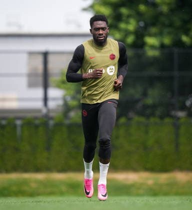 June 15, 2026, Vancouver, Bc, CANADA: Canada s Alphonso Davies participates in a FIFA World Cup, WM, Weltmeisterschaft, Fussball soccer training session, in Vancouver, on Monday, June 15, 2026. Canada News - June 15, 2026  - ZUMAc35_ 20260615_zaf_c35_124 Copyright: xDarrylxDyckx