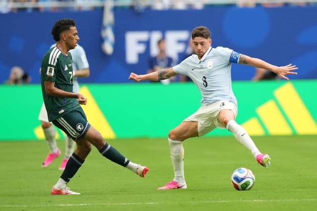 Saudi Arabia v Uruguay - FIFA World Cup, WM, Weltmeisterschaft, Fussball 2026 - Group H FLORIDA, USA - JUNE 15: Musab al-Juwayr (7) of Saudi Arabia in action against Valverde (8) of Uruguay during the 2026 FIFA World Cup First Stage Group H match between Saudi Arabia and Uruguay at Hard Rock Stadium (Miami Stadium) in Miami Gardens, Florida, United States on June 15, 2026. Evrim Aydin Anadolu Florida United States. Editorial use only. Please get in touch for any other usage.  Copyright: x2026xAnadoluxEvrimxAydinx