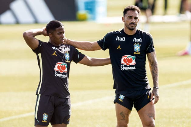 Treino da Seleção Brasileira NOVA JERSEY, NJ - 15.06.2026: TREINO DA SELEcaO BRASILEIRA - Hendrick and Danilo during a training session with the Brazilian national team, Nationalteam at the New York Red Bulls training center in Morristown, New Jersey, United States. The Brazilian team faces Haiti on Friday in the second round of Group C of the 2026 FIFA World Cup, WM, Weltmeisterschaft, Fussball (Photo: Marcelo Machado de Melo Fotoarena) x2962948x  MarceloxMachadoxdexMelo