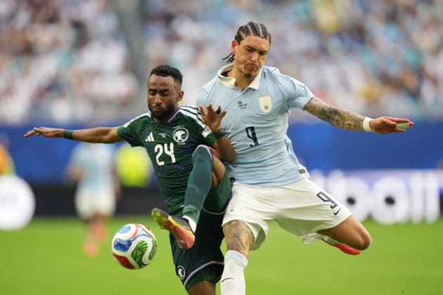 Saudi Arabia v Uruguay - FIFA World Cup, WM, Weltmeisterschaft, Fussball 2026 - Group H FLORIDA, USA - JUNE 15: Darwin Nunez (9) of Uruguay in action against Moteb Al-Harbi (24) of Saudi Arabia during the 2026 FIFA World Cup First Stage Group H match between Saudi Arabia and Uruguay at Hard Rock Stadium (Miami Stadium) in Miami Gardens, Florida, United States on June 15, 2026. Evrim Aydin Anadolu Florida United States. Editorial use only. Please get in touch for any other usage.  Copyright: x2026xAnadoluxEvrimxAydinx