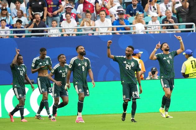 Saudi Arabia v Uruguay - FIFA World Cup, WM, Weltmeisterschaft, Fussball 2026 - Group H FLORIDA, USA - JUNE 15: Abdulelah Alamri (4) of Saudi Arabia celebrates with his teammates after scoring a goal during the 2026 FIFA World Cup First Stage Group H match between Saudi Arabia and Uruguay at Hard Rock Stadium (Miami Stadium) in Miami Gardens, Florida, United States on June 15, 2026. Evrim Aydin Anadolu Florida United States. Editorial use only. Please get in touch for any other usage.  Copyright: x2026xAnadoluxEvrimxAydinx