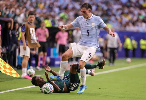FIFA World Cup, WM, Weltmeisterschaft, Fussball 2026 - Group H - Saudi Arabia vs Uruguay Saudi Arabia midfielder Mohamed Kanno (down) in action against Uruguay midfielder Manuel Ugarte during the FIFA World Cup 2026 group stage match Saudi Arabia against Uruguay, in Miami, Florida, USA, 15 June 2026. MIAMI United States  Copyright: xCRISTOBALxHERRERA-ULASHKEVICHx