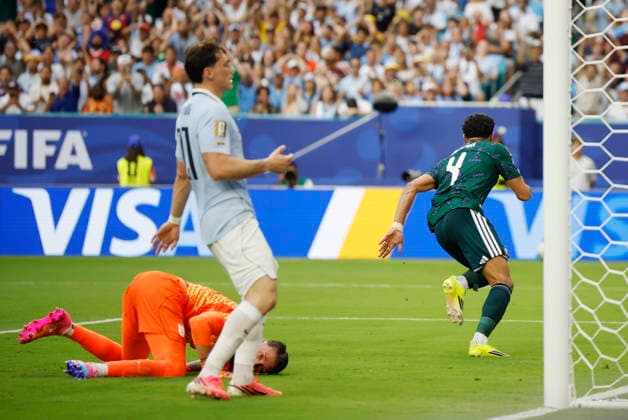 Abdulelah Alamri (R) of Saudi Arabia celebrates a goal during a Group H match at the 2026 FIFA World Cup, WM, Weltmeisterschaft, Fussball between Saudi Arabia and Uruguay at Hard Rock stadium in Miami, United States, 15 June 2026. FIFA World Cup 2026 - Group H - Saudi Arabia - Uruguay !ACHTUNG: NUR REDAKTIONELLE NUTZUNG!  Copyright: xAlbertoxEstevezx GR2069 20260615-55020606658_1