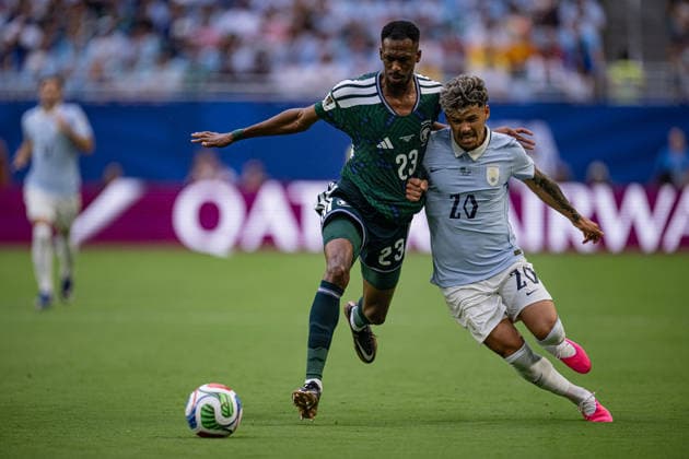 Jayden Adams of South Africa and Maximiliano Araujo of Uruguay during the FIFA World Cup, WM, Weltmeisterschaft, Fussball 2026 Group H match between Saudi Arabia and Uruguay at Miami Stadium on June 15th, 2026. (Photo by Riquelve Nata Sports Press Photo)  Copyright: xRiquelvexNata SportsxPressxPhotox Sportspressphoto_SPR167469