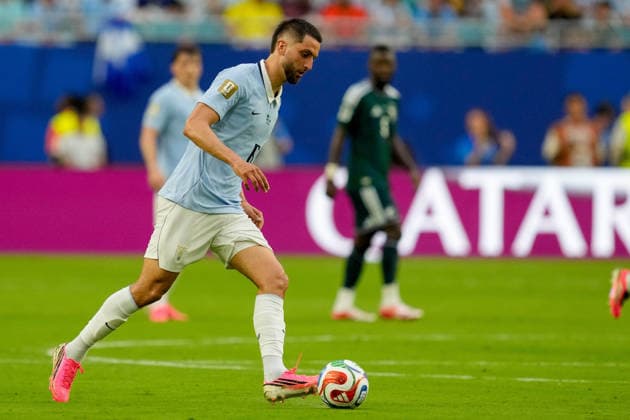 Rodrigo Bentancur (Uruguay) controls the ball during the FIFA World Cup, WM, Weltmeisterschaft, Fussball 2026 Group H match between Saudi Arabia and Uruguay at Miami Stadium on June 15, 2026 in Miami, United States. (Photo by Alex Gottschalk DeFodi Images) -