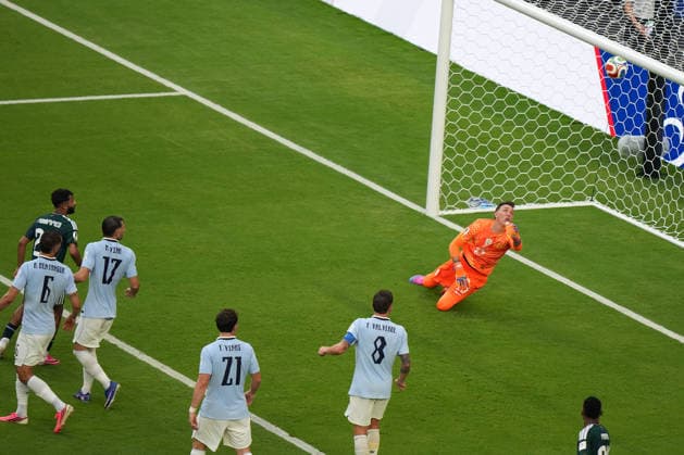 Fernando Muslera goalkeeper of Uruguay receives a goal during the FIFA World Cup, WM, Weltmeisterschaft, Fussball 2026 group stage H soccer match between Saudi Arabia and Uruguay at Hard Rock Stadium in Miami, USA, 15 June 2026. FIFA World Cup 2026 - Group H - Saudi Arabia vs Uruguay !ACHTUNG: NUR REDAKTIONELLE NUTZUNG!  Copyright: xALBERTOxBOALx GR2071 20260615-55020606757_1