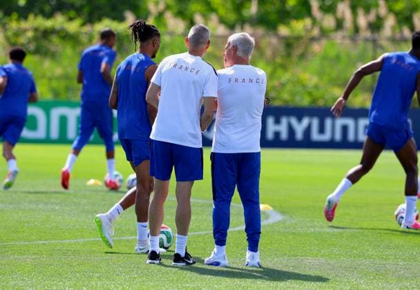 French Soccer Team at Practice Session - New Jersey French coach Didier Deschamps with players participe during a training session for the 2026 World Cup ahead of France-Senegal in New Jersey on June 15, 2026. Photo by Charles Guerin ABACAPRESS.COM Morristown NJ  Copyright: xGuerinxCharles ABACAx