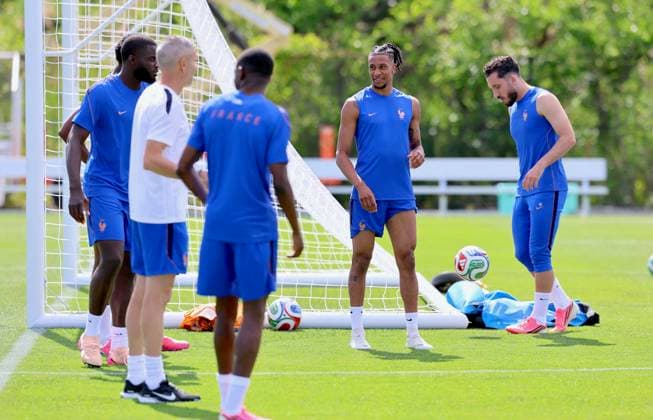 French Soccer Team at Practice Session - New Jersey French soccer players participe during a training session for the 2026 World Cup ahead of France-Senegal in New Jersey on June 15, 2026. Photo by Charles Guerin ABACAPRESS.COM Morristown NJ  Copyright: xGuerinxCharles ABACAx