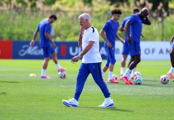 French Soccer Team at Practice Session - New Jersey French soccer players participe during a training session for the 2026 World Cup ahead of France-Senegal in New Jersey on June 15, 2026. Photo by Charles Guerin ABACAPRESS.COM Morristown NJ  Copyright: xGuerinxCharles ABACAx