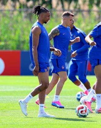 French Soccer Team at Practice Session - New Jersey French player Michael Olise participes during a training session for the 2026 World Cup ahead of France-Senegal in New Jersey on June 15, 2026. Photo by Charles Guerin ABACAPRESS.COM Morristown NJ  Copyright: xGuerinxCharles ABACAx