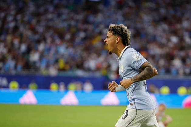 Maxi Araujo of Uruguay celebrates a goal during a Group H match at the 2026 FIFA World Cup, WM, Weltmeisterschaft, Fussball between Saudi Arabia and Uruguay at Hard Rock stadium in Miami, United States, 15 June 2026. FIFA World Cup 2026 - Group H - Saudi Arabia - Uruguay !ACHTUNG: NUR REDAKTIONELLE NUTZUNG!  Copyright: xAlbertoxEstevezx GR2121 20260616-55020606797_1