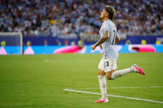 Maxi Araujo of Uruguay celebrates a goal during a Group H match at the 2026 FIFA World Cup, WM, Weltmeisterschaft, Fussball between Saudi Arabia and Uruguay at Hard Rock stadium in Miami, United States, 15 June 2026. FIFA World Cup 2026 - Group H - Saudi Arabia - Uruguay !ACHTUNG: NUR REDAKTIONELLE NUTZUNG!  Copyright: xAlbertoxEstevezx GR2126 20260616-55020606801_1
