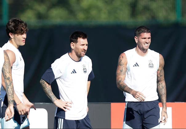 Lionel Messi y Rodrigo De Paul. Entrenamiento de la Seleccion Argentina. Copa de Mundo 2026