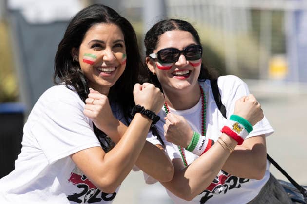 June 15, 2026, Los Angeles, California, USA: Soccer fans pose photos before the FIFA World Cup, WM, Weltmeisterschaft, Fussball Group G soccer match between the IR Iran and the New Zealand at SoFi Stadium in Inglewood, Calif., Monday, June 15, 2026. Los Angeles USA - ZUMAc68_ 20260615_zaf_c68_011 Copyright: xRingoxChiux