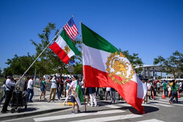 260615 Protesters with the flag of Iran before the Islamic Revolution in 1979 outside of Los Angeles Stadium ahead of the FIFA World Cup, WM, Weltmeisterschaft, Fussball 2026 football match between Iran and New Zealand on June 15, 2026 in Los Angeles. Photo: Joel Marklund BILDBYRAN kod JM JM0824 bbeng fotboll football soccer fotball vm fotbolls-vm fotball-vm fotbolls-vm 2026 fifa world cup 2026 iran nya zeeland new zealand publik