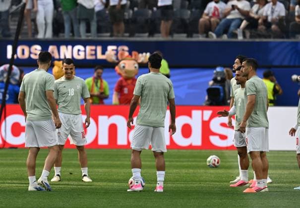 Iran v New Zealand - FIFA World Cup, WM, Weltmeisterschaft, Fussball 2026 - Group G SANTA CLARA, UNITED STATES - JUNE 15: Amirhossein Hosseinzadeh (18) of IR Iran warms up prior to 2026 FIFA World Cup First Stage Group G match between IR Iran and New Zealand at the Los Angeles Stadium (SoFi Stadium) in Inglewood, California, United States on June 15, 2026. Tayfun Coskun Anadolu California United States. Editorial use only. Please get in touch for any other usage.  Copyright: x2026xAnadoluxTayfunxCoskunx