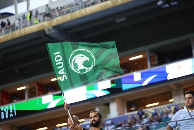 MIAMI GARDENS, FL - JUNE 15: a fan waves an Saudi Arabia flag before the FIFA World Cup, WM, Weltmeisterschaft, Fussball 2026 Group H match between Saudi Arabia and Uruguay on Monday, June 16, 2026 at Miami Stadium in Miami Gardens, FL (Photo by Peter Joneleit Icon Sportswire) SOCCER: JUN 15 FIFA World Cup 26 Group H - Saudi Arabia vs Uruguay EDITORIAL USE ONLY Icon260615032