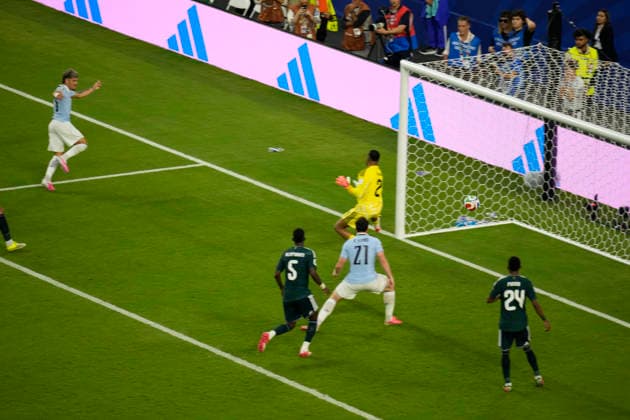 June 15, 2026, Miami Gardens, Florida, USA: Midfielder GIORGIAN DE ARRASCAETA (20) Uruguay scores a goal during the second half of the World Cup Group H, Round 1 match between Uruguay and Saudi Arabia at Miami Stadium. Miami Gardens USA - ZUMAd212 20260615_zsp_d212_005 Copyright: xRichardxDolex