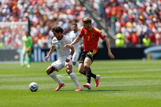 June 15, 2026, Seattle, Washington, United States of America: Kevin De Bruyne Belgium and Mohamed Hany Egypt in action the FIFA World Cup, WM, Weltmeisterschaft, Fussball 2026 Group F match between Belgium and Egypt at Lumen Field. Seattle United States of America - ZUMAc318 20260615_zsp_c318_015 Copyright: xJohnxCarusix