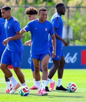 French Soccer Team at Practice Session - New Jersey French player Kylian Mbappe participes during a training session for the 2026 World Cup ahead of France-Senegal in New Jersey on June 15, 2026. Photo by Charles Guerin ABACAPRESS.COM Morristown NJ  Copyright: xGuerinxCharles ABACAx