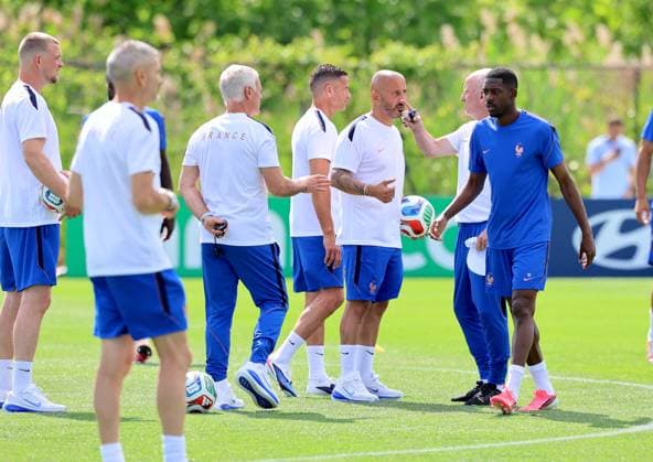 French Soccer Team at Practice Session - New Jersey French coach Didier Deschamps with players participe during a training session for the 2026 World Cup ahead of France-Senegal in New Jersey on June 15, 2026. Photo by Charles Guerin ABACAPRESS.COM Morristown NJ  Copyright: xGuerinxCharles ABACAx