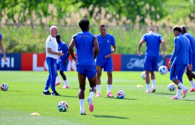 French Soccer Team at Practice Session - New Jersey French soccer players participe during a training session for the 2026 World Cup ahead of France-Senegal in New Jersey on June 15, 2026. Photo by Charles Guerin ABACAPRESS.COM Morristown NJ  Copyright: xGuerinxCharles ABACAx