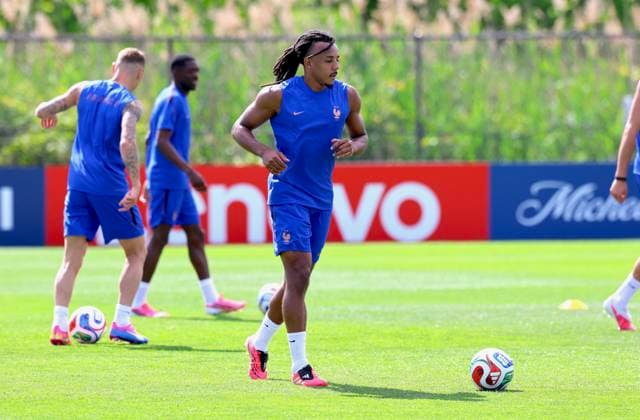 French Soccer Team at Practice Session - New Jersey French player Jules Kounde participes during a training session for the 2026 World Cup ahead of France-Senegal in New Jersey on June 15, 2026. Photo by Charles Guerin ABACAPRESS.COM Morristown NJ  Copyright: xGuerinxCharles ABACAx