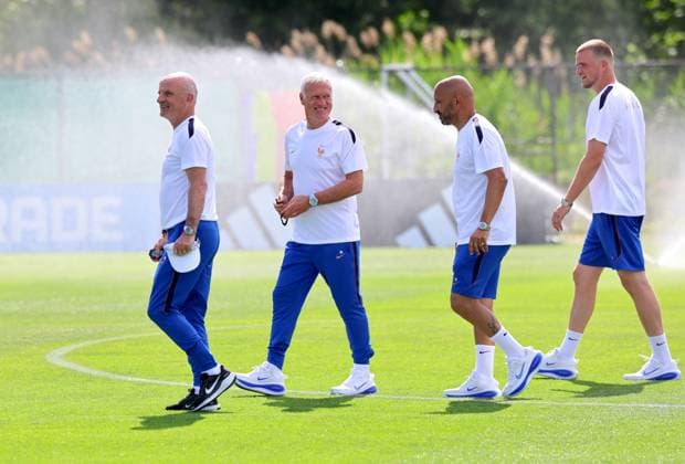 French Soccer Team at Practice Session - New Jersey French coach Didier Deschamps with his staff participe during a training session for the 2026 World Cup ahead of France-Senegal in New Jersey on June 15, 2026. Photo by Charles Guerin ABACAPRESS.COM Morristown NJ  Copyright: xGuerinxCharles ABACAx
